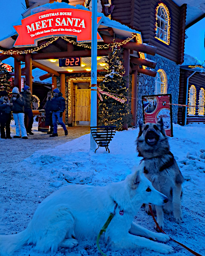 Eyla und Xora im Weihnachtsmanndorf